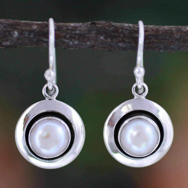 Handmade Sterling Silver Jaipur Magic Moon Pearl Dangling Style Earrings (7 mm) (India) UK